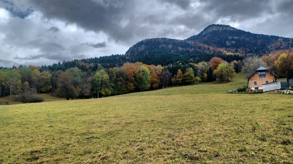 Gite Etoile Boréale au Montcel en Savoie à l'automne